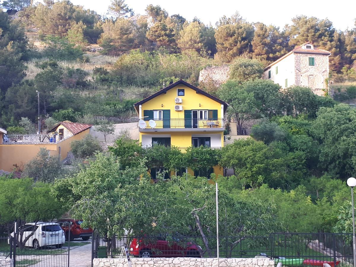 Apartments & Rooms Formenti Skradin Exterior photo